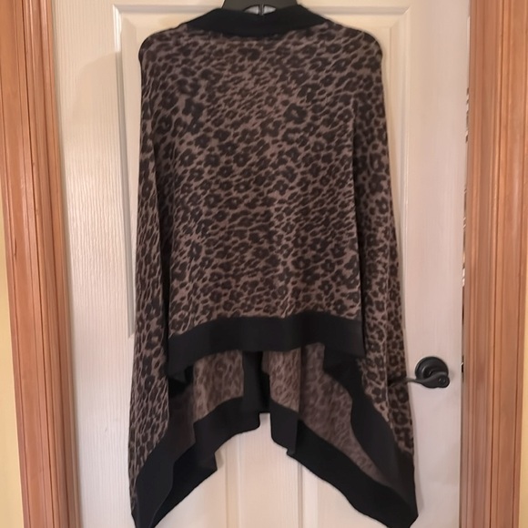 BEAUTIFUL LEOPARD 🐆 PRINT WRAP, 100% Cashmere/Cachemire, Pin Not Included - Picture 3 of 4